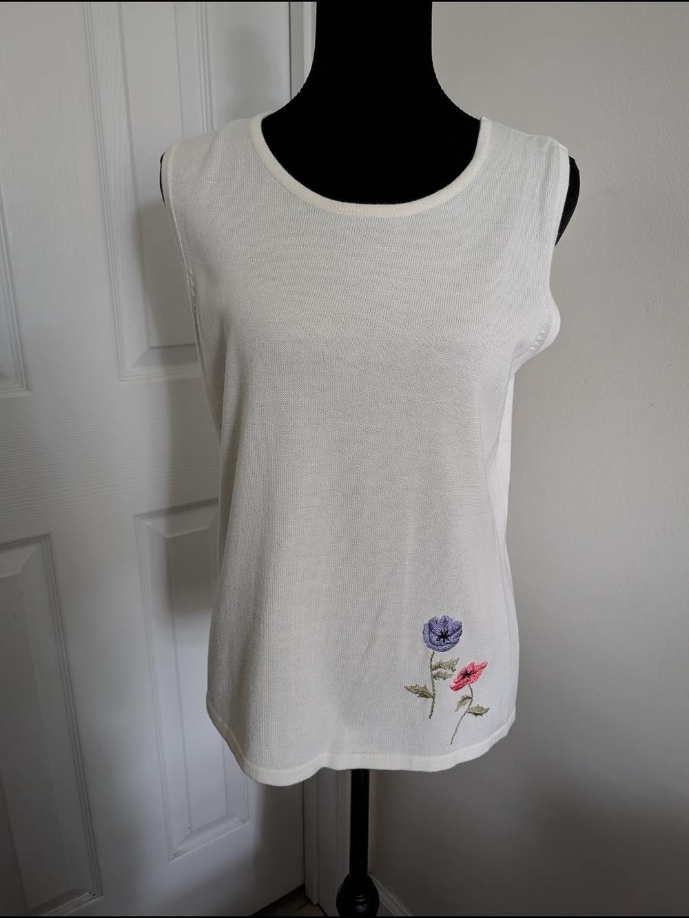 Vintage Emma James Off White Sleeveless Tank with Floral Embroidery